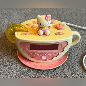 Vintage 2012 Sanrio Hello Kitty Tea Cup Alarm Clock/Radio- Working Condition